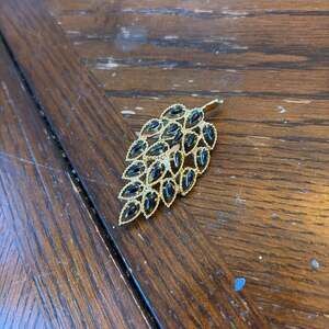 Vintage Signed Gerry's Black Enamel Gold Plated Leaf Filigree Brooch Pin